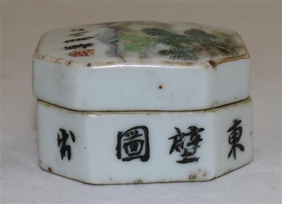 A Chinese enamelled porcelain brush rest and a similar box and cover, c.1885-1910, width 8.5 and 6cm, gilt worn